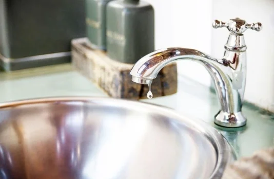sink leak.jpg