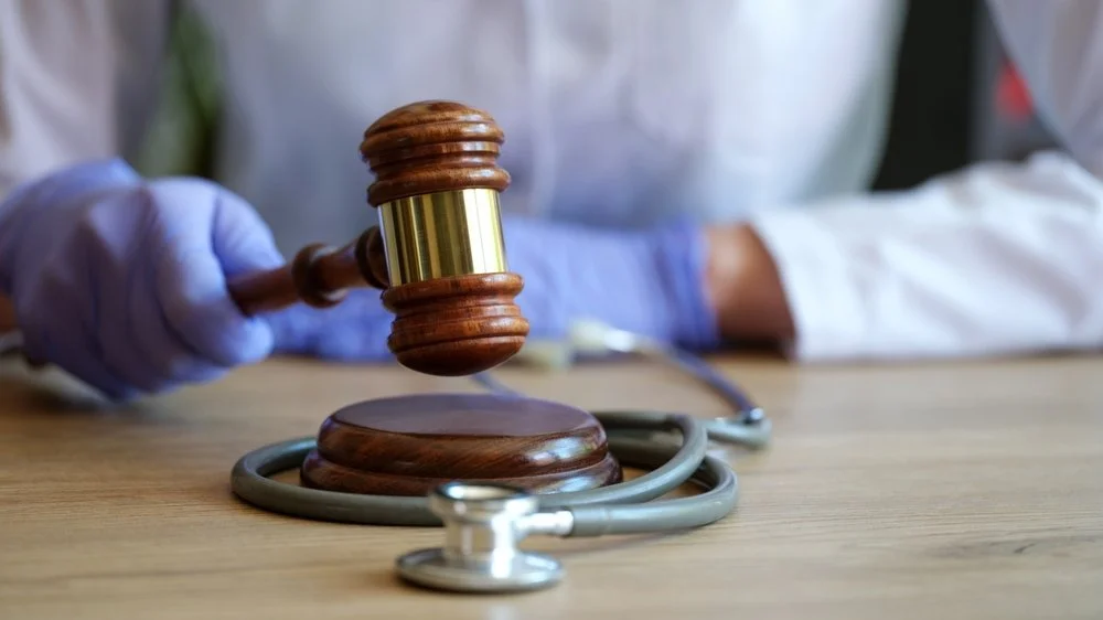 Understanding Medical Malpractice: When to Call a Medical Liability Lawyer