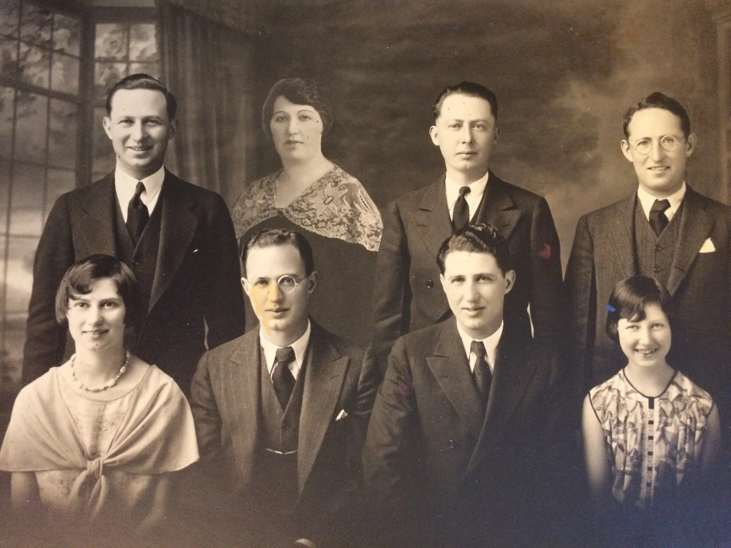  Gesas siblings - 1929: Top: Orrin, Harriet, Joe, Ralph, Gwendolyn, Horace (Jan’s father), Archie and Bernice. 