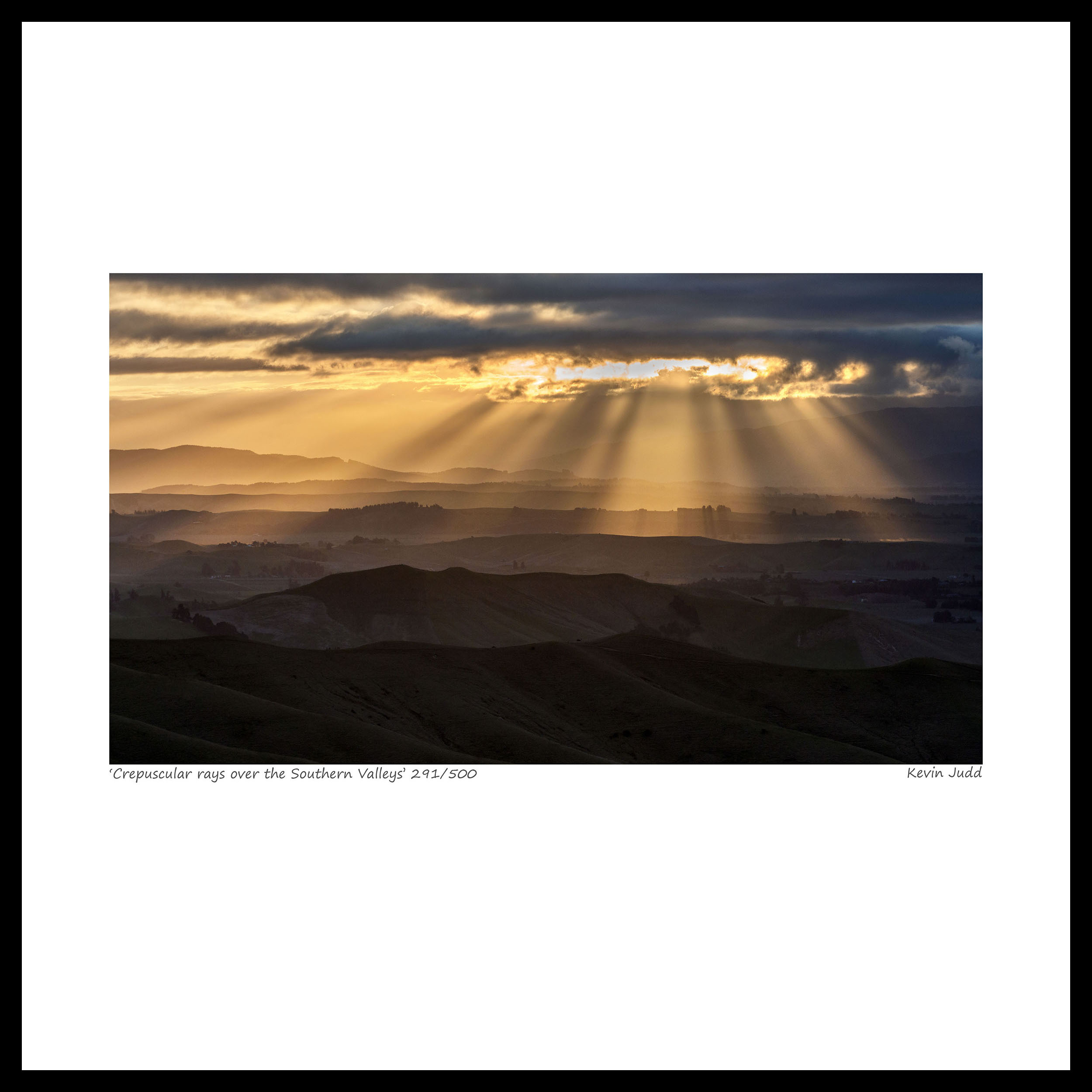 013 Cepuscular rays over the Southern Valleys
