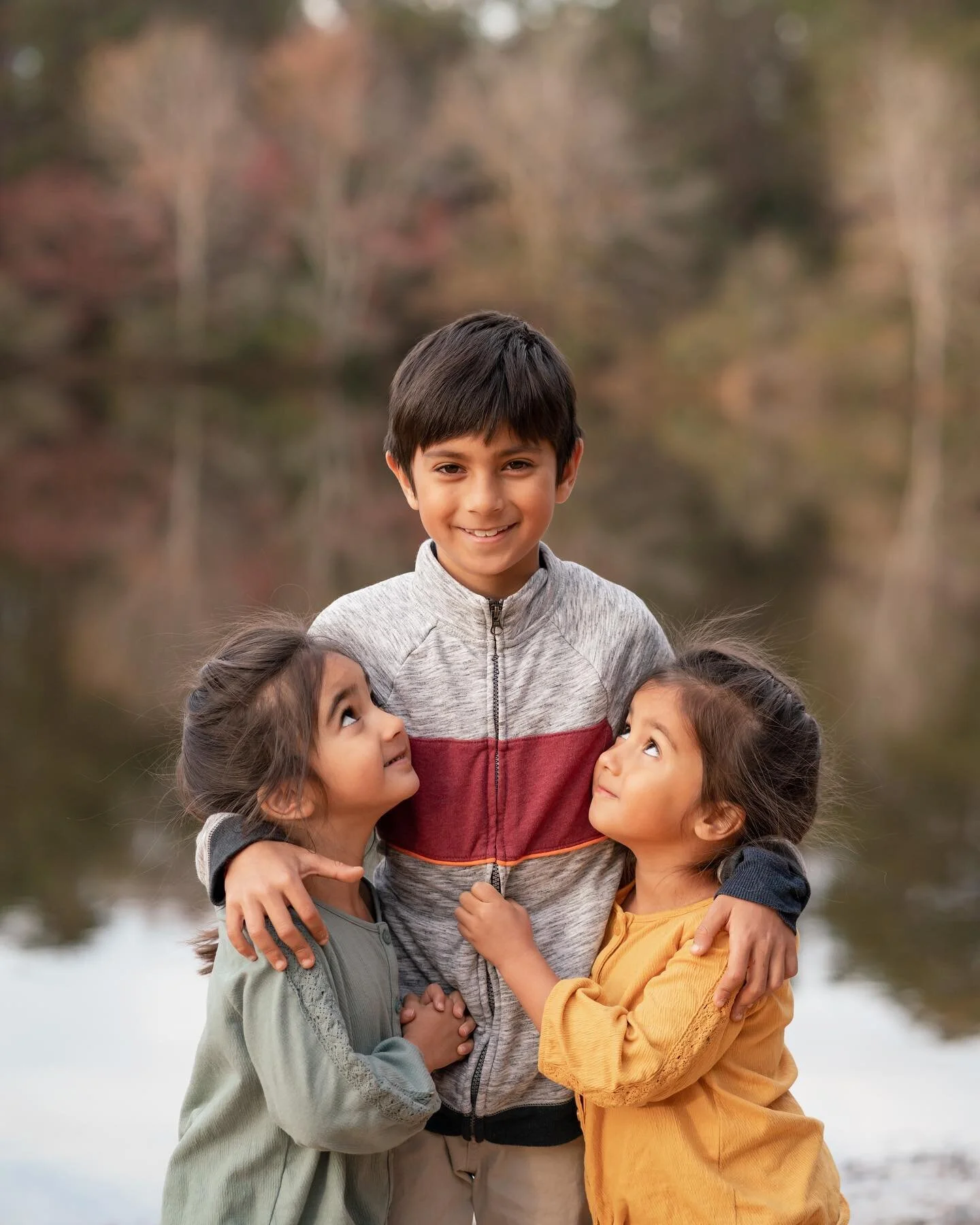 Siblings and cousins &hearts;️ such a fun and sweet little group of kiddos. I imagine their family gatherings are a lot of fun!