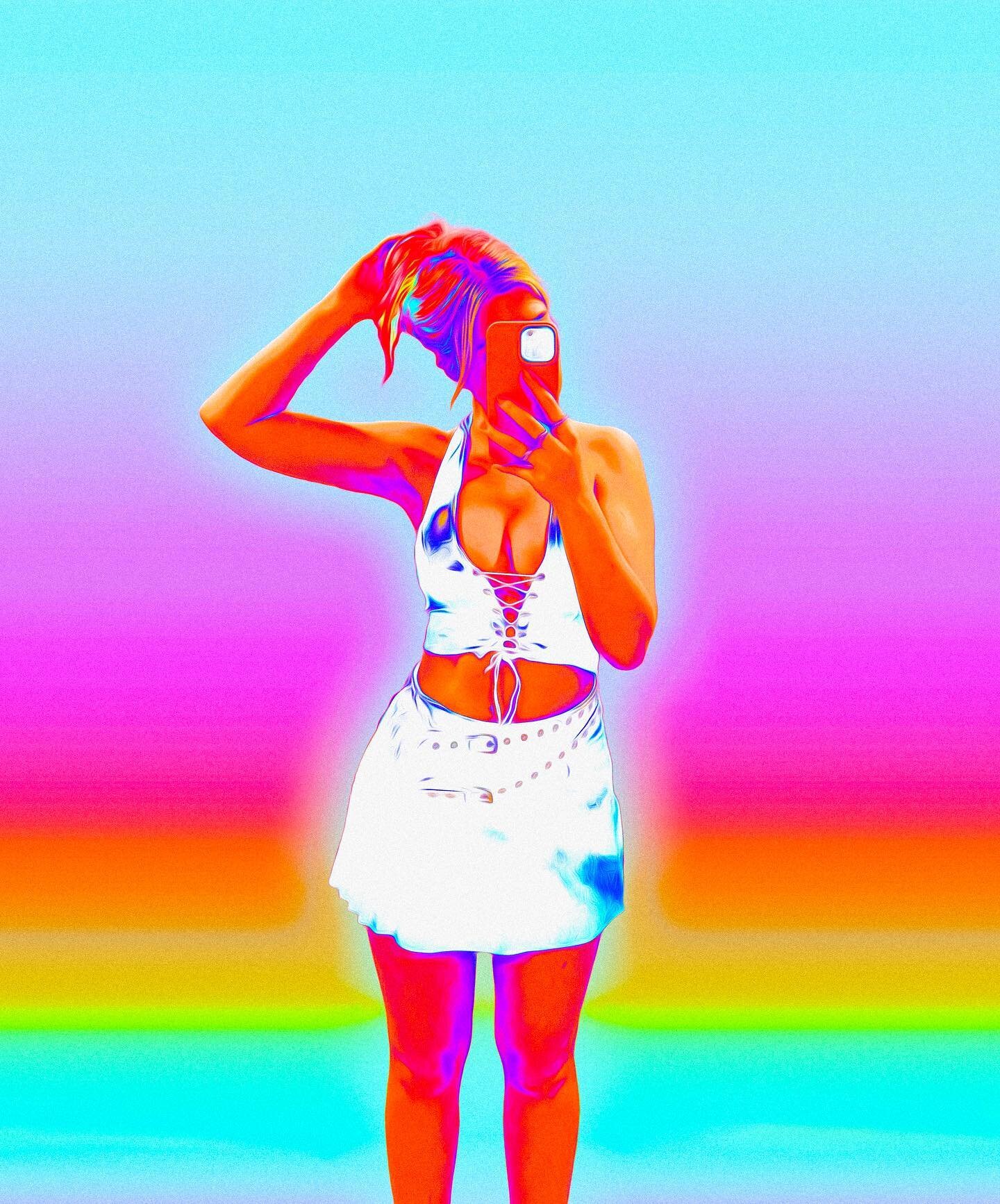 5 minute edit (: working on allowing myself to be me , finding my flow states. photoshop editing myself will always be my favorite way to do that - no idea where the edit is gonna go when I start but I trust myself and let it flow 🌈