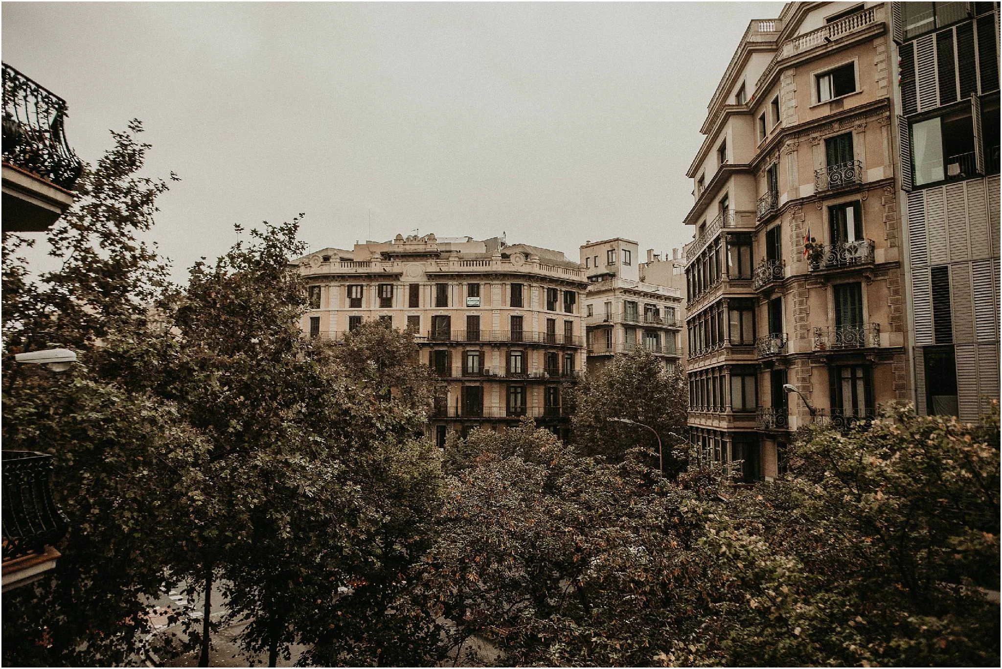 Romantic wedding in Barcelona 1.jpg