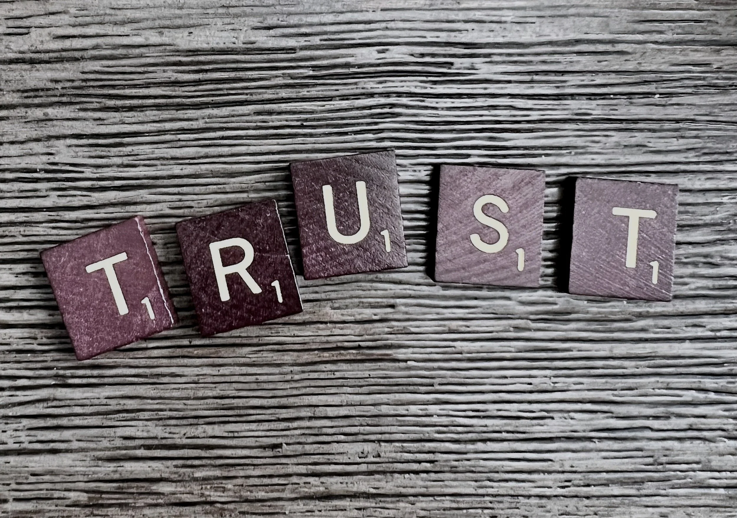7 Subtle Signs of Low Trust in Your Team (And What Leaders Might Be Missing)