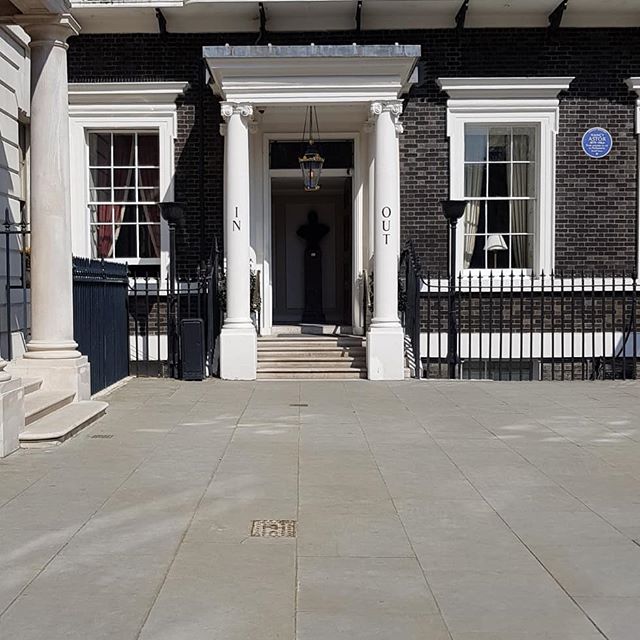 Oldest court in London @nordic.balance
Get in touch for a session.
Great location! #tradesmansentrance #london #squash #training #stjamessquare