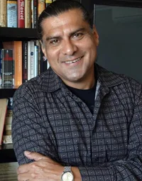 JonathanJossbookshelfweb.jpg