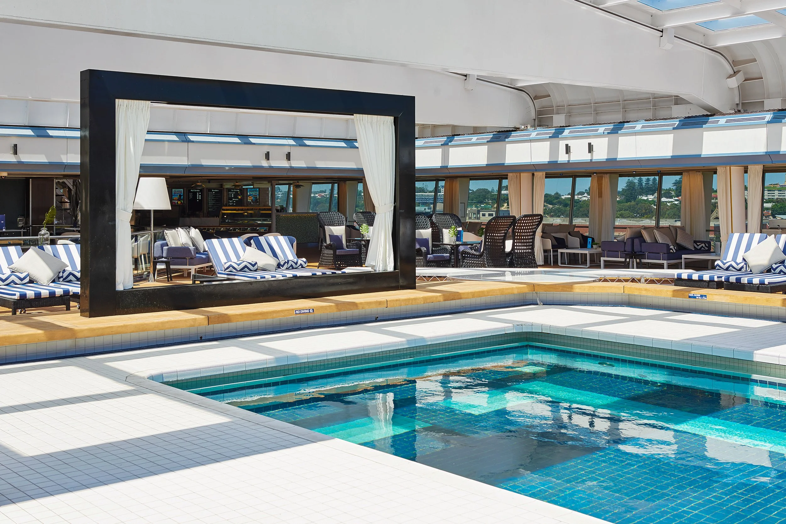 VDG_Lido Pool_03.jpg