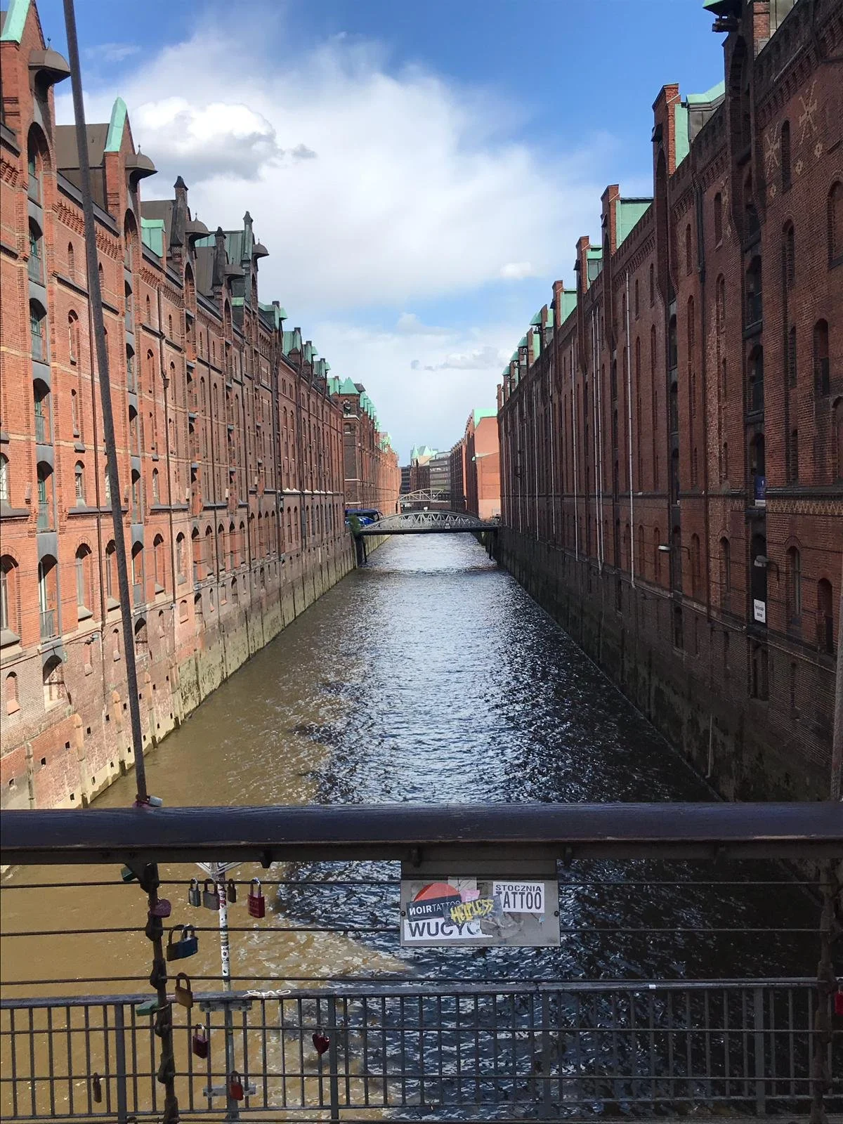 Hamburg Speicherstadt Hochformat.jpg