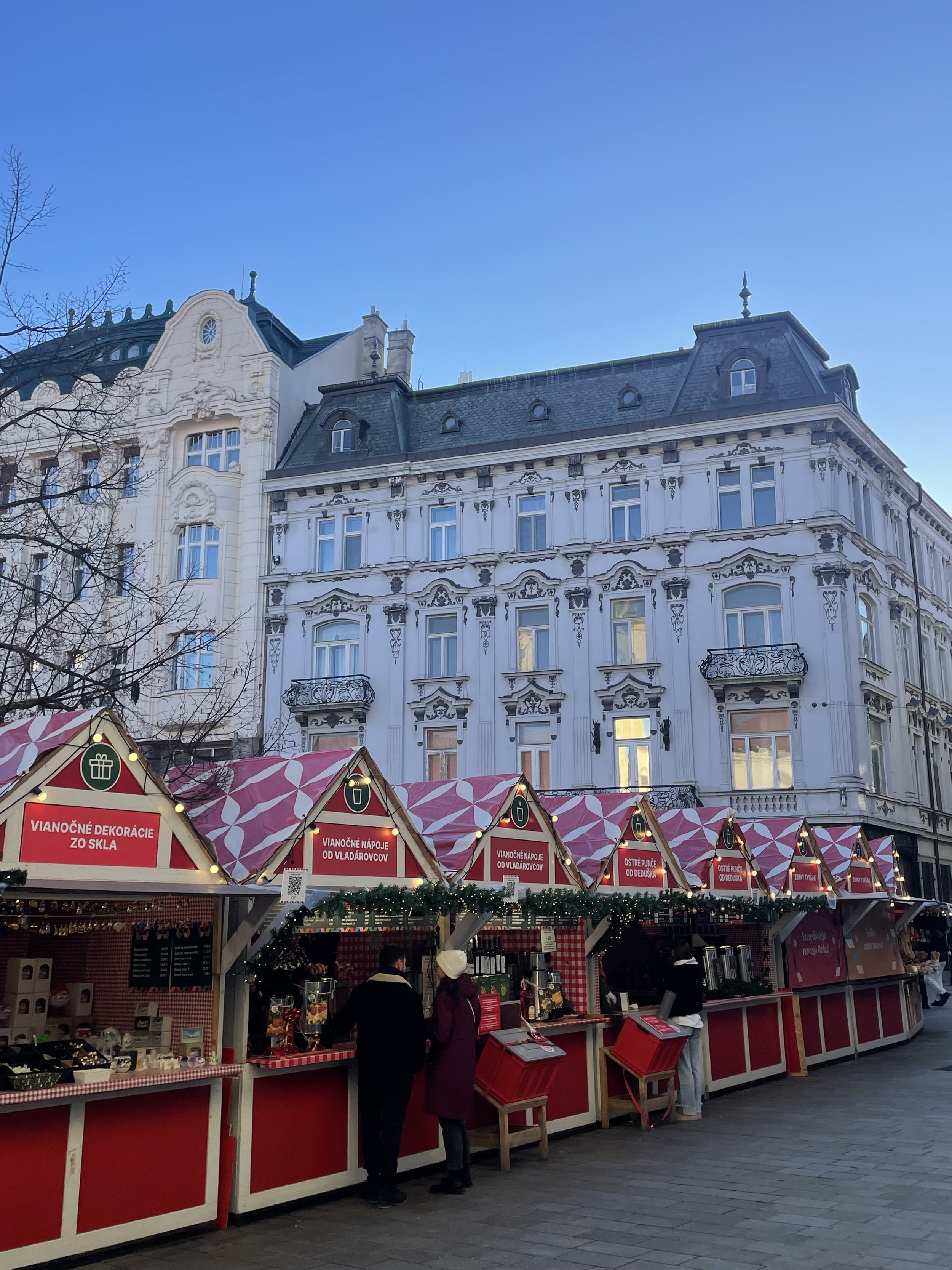 Bratislava Weihnachtsmarkt.jpg
