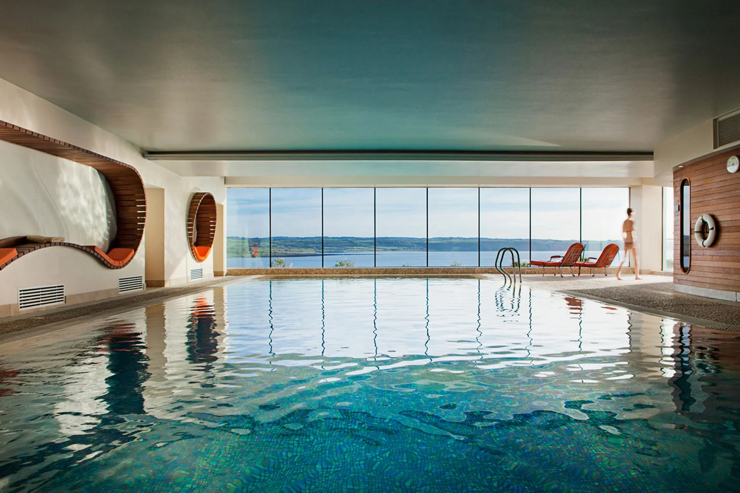 The swimming pool – a forgotten area of interior design