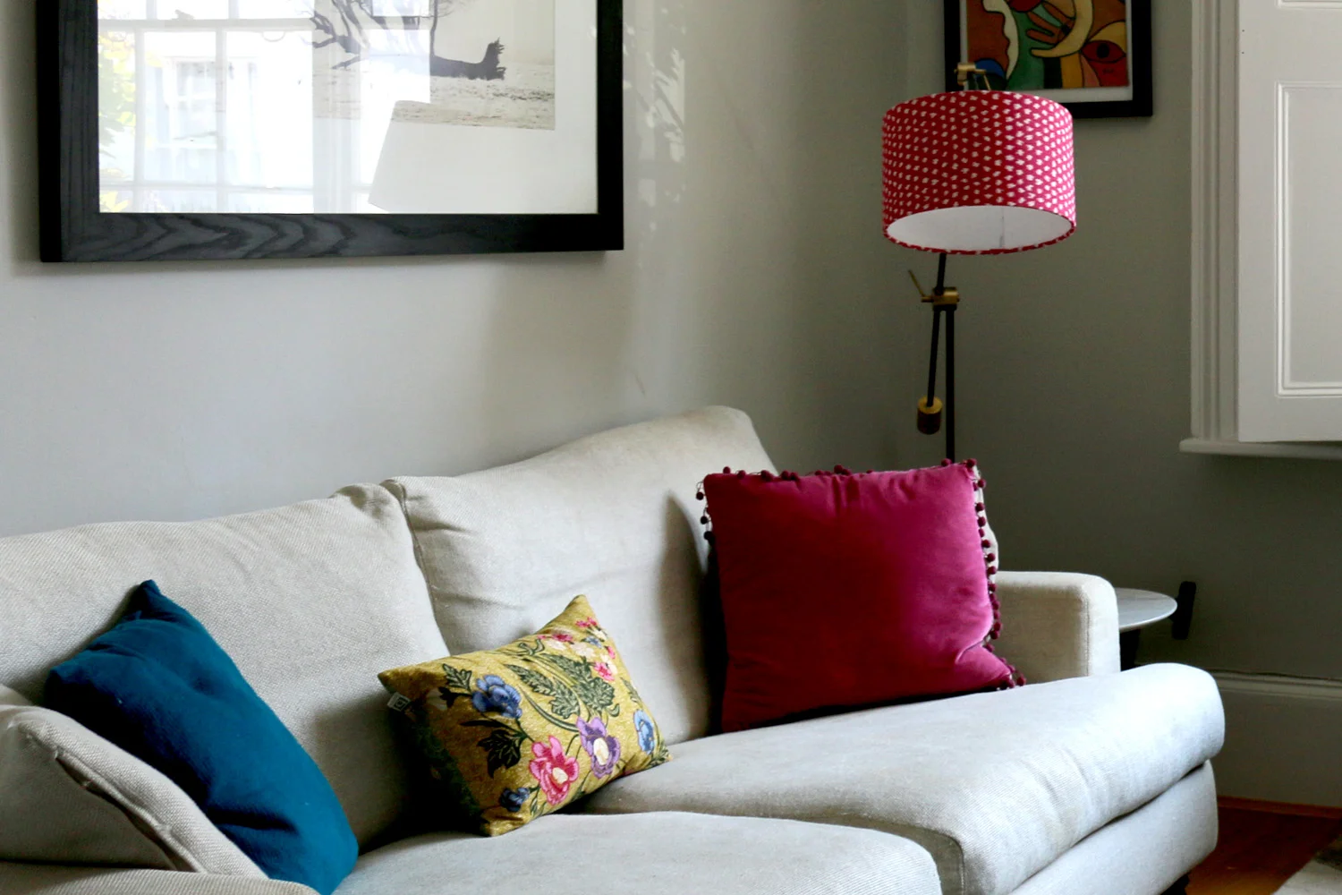  Warm tones to complement a neutral colour scheme 