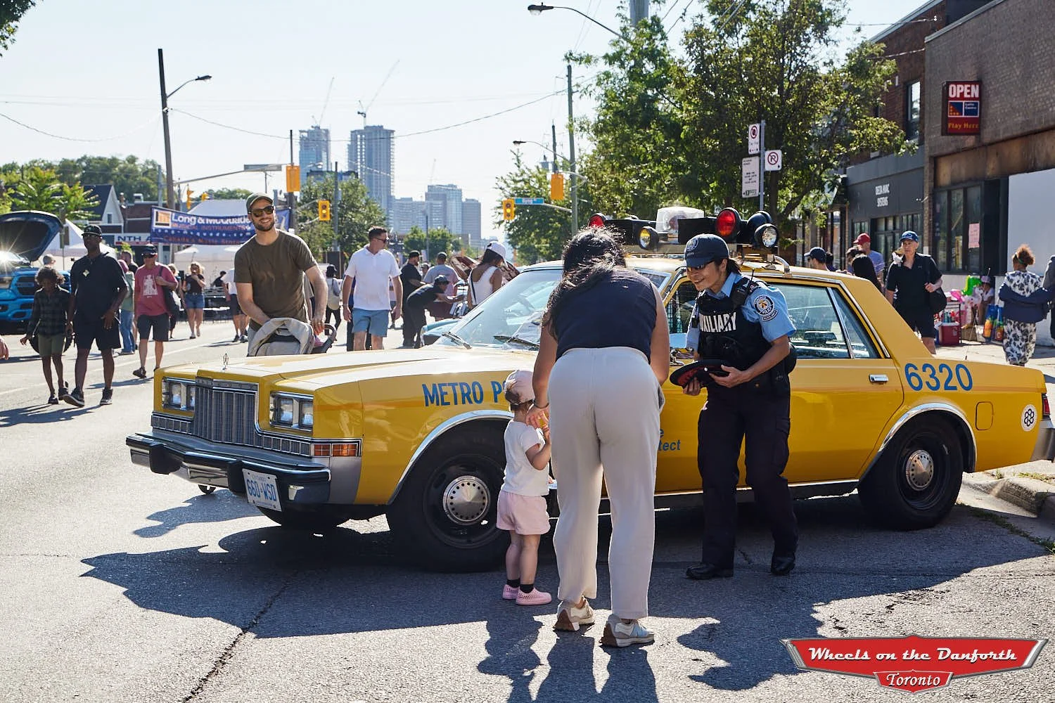 WheelsOnTheDanforth2026-2161-72dpi.jpg