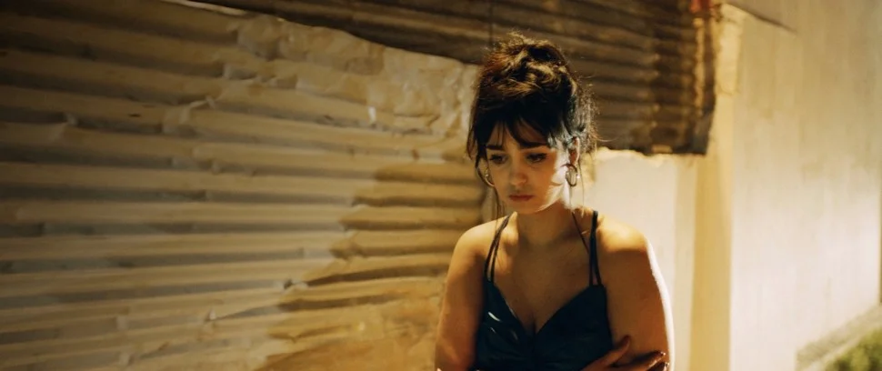 BEAUTY AND THE DOGS By Kaouther Ben Hania 2017 - Tunisia / France - 100 min In Arabic with English subtitles. At a student party, Mariam, a young Tunisian woman, catches the eye of Youssef. A few hours later, she wanders the streets in a state of shock. It's the beginning of a long night during which she will have to fight for her rights and dignity to be respected. But how can justice be done when the perpetrators themselves are the arbiters of justice? The screening will be followed by a discussion with Hisham Ben Khamsa, expert in Tunisian cinema - festival Journées Cinématographiques de Carthage, moderated by Leïla Chenouffi.