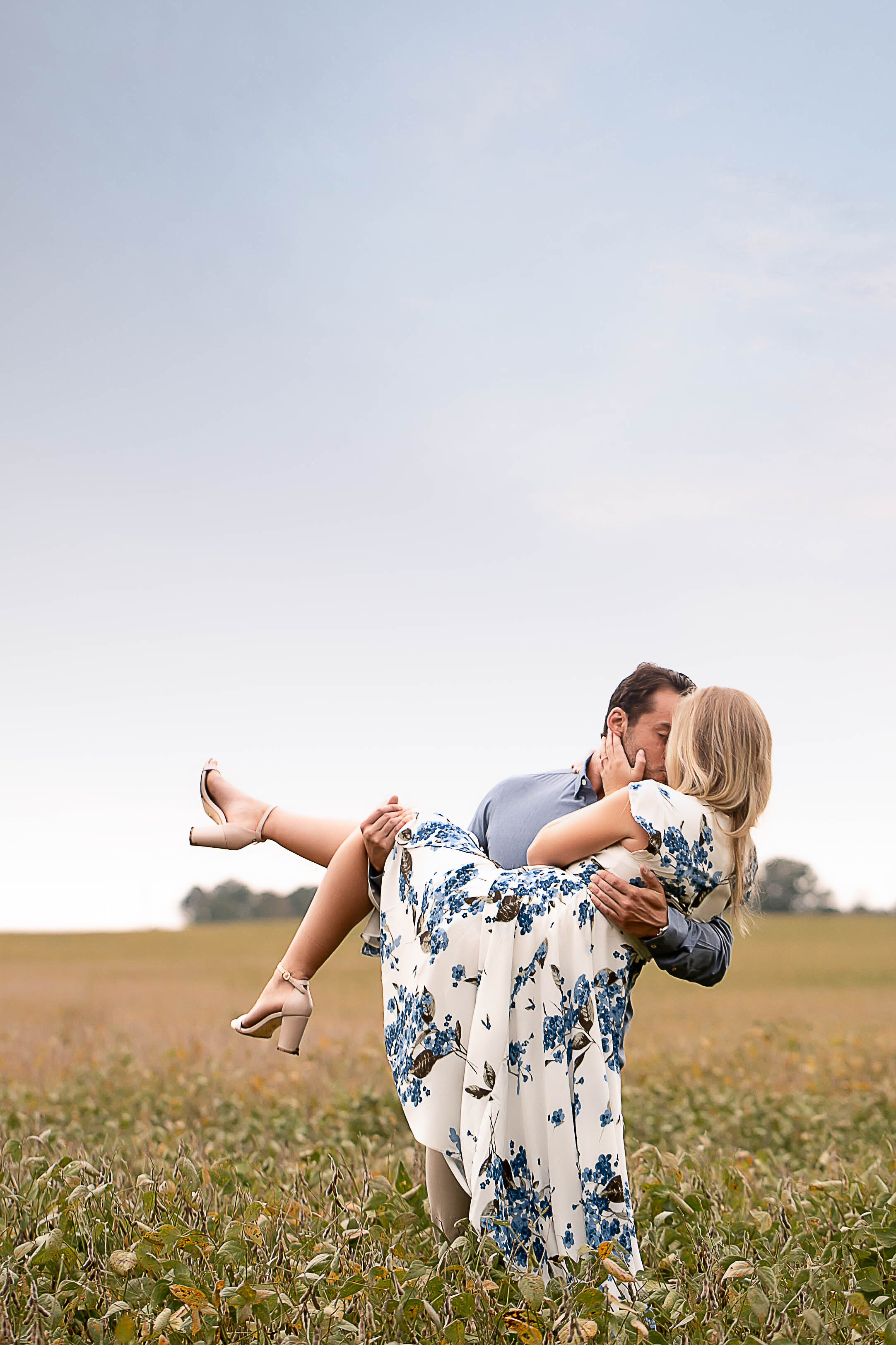 charlotte north carolina wedding photographer open field engagement session