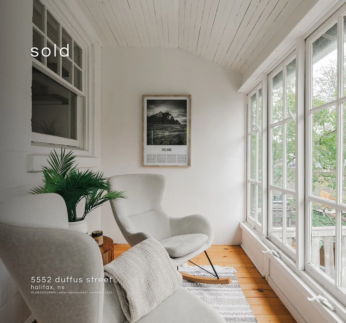 it&rsquo;s any wonder 5552 Duffus Street in the charming and storied #Hydrostone neighbourhood was under offer in just 2️⃣ days 

From the incredibly rare driveway, garage, and fenced in backyard to the preserved character details and updated functio