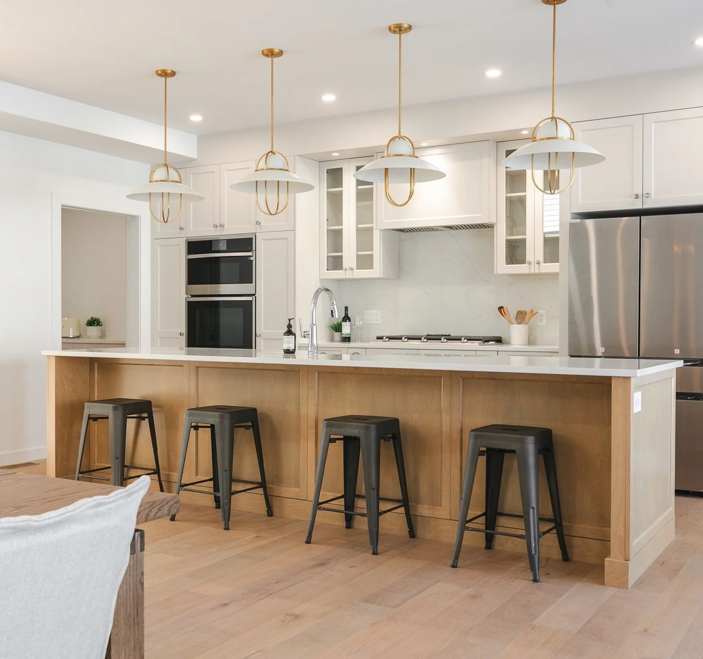 The heart of the home, front and centre.

The first impression at 112 Samaa Court is an open concept kitchen, dining, and living space designed for effortless everyday living and hosting. A statement oak island anchors the kitchen, complemented by a 