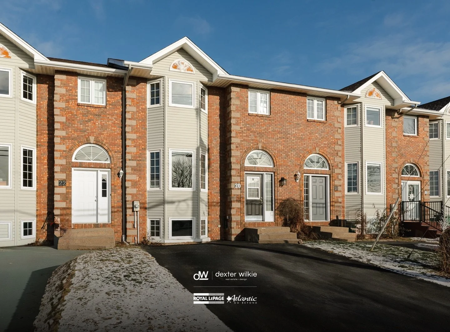 Let&rsquo;s kick off the new year with an opportunity! 🏡

Set in one of Dartmouth&rsquo;s most sought-after communities, this Russell Lake townhome offers the perfect balance of smart updates and exciting cosmetic potential. Sun-filled living and di