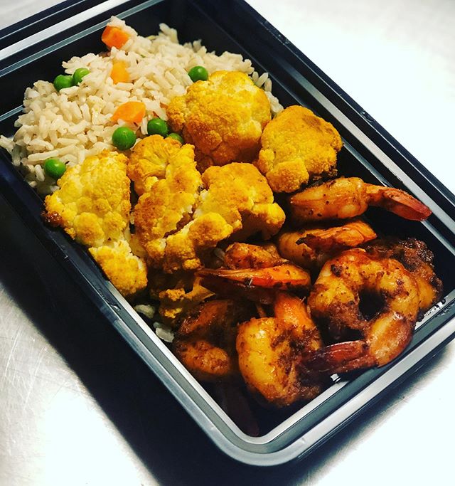 Blackened Shrimp... don&rsquo;t miss out on another week get your meals now you just a click away of healthy delicious nutritious fresh meals delivered to your door step 🚚 Send us a Dm or check out our website for more info mrmusclesmealprep.com....