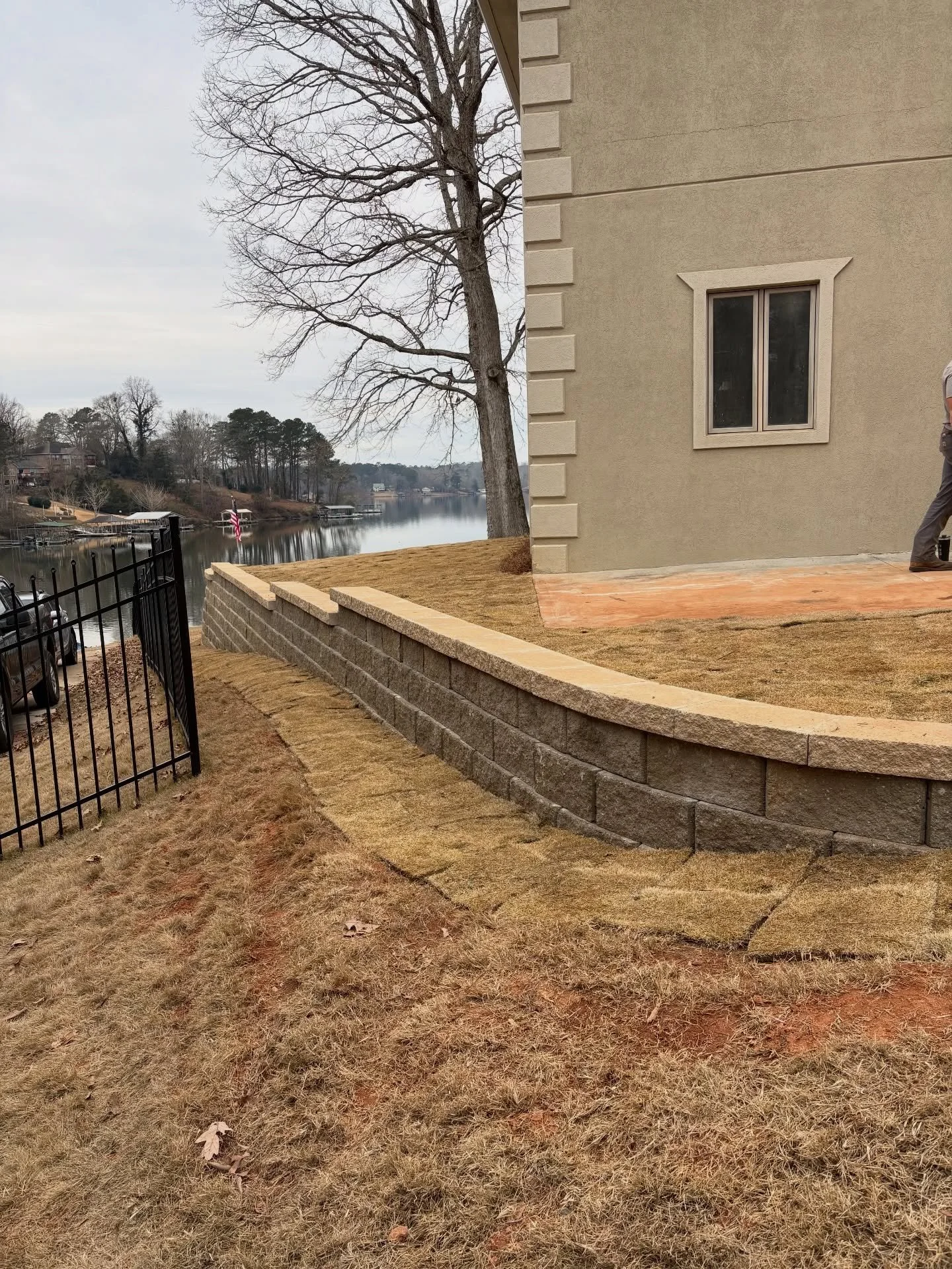 Elevation correction = erosion control and an entrance enhancement makes for a great way to start the New Year for this client.
&bull;
Belgard Diamond Pro wall and Belgard Cambridge Cobble pavers.
&bull;
@haley.browning 
@elizabethb.09 
@ardjoshua 
@