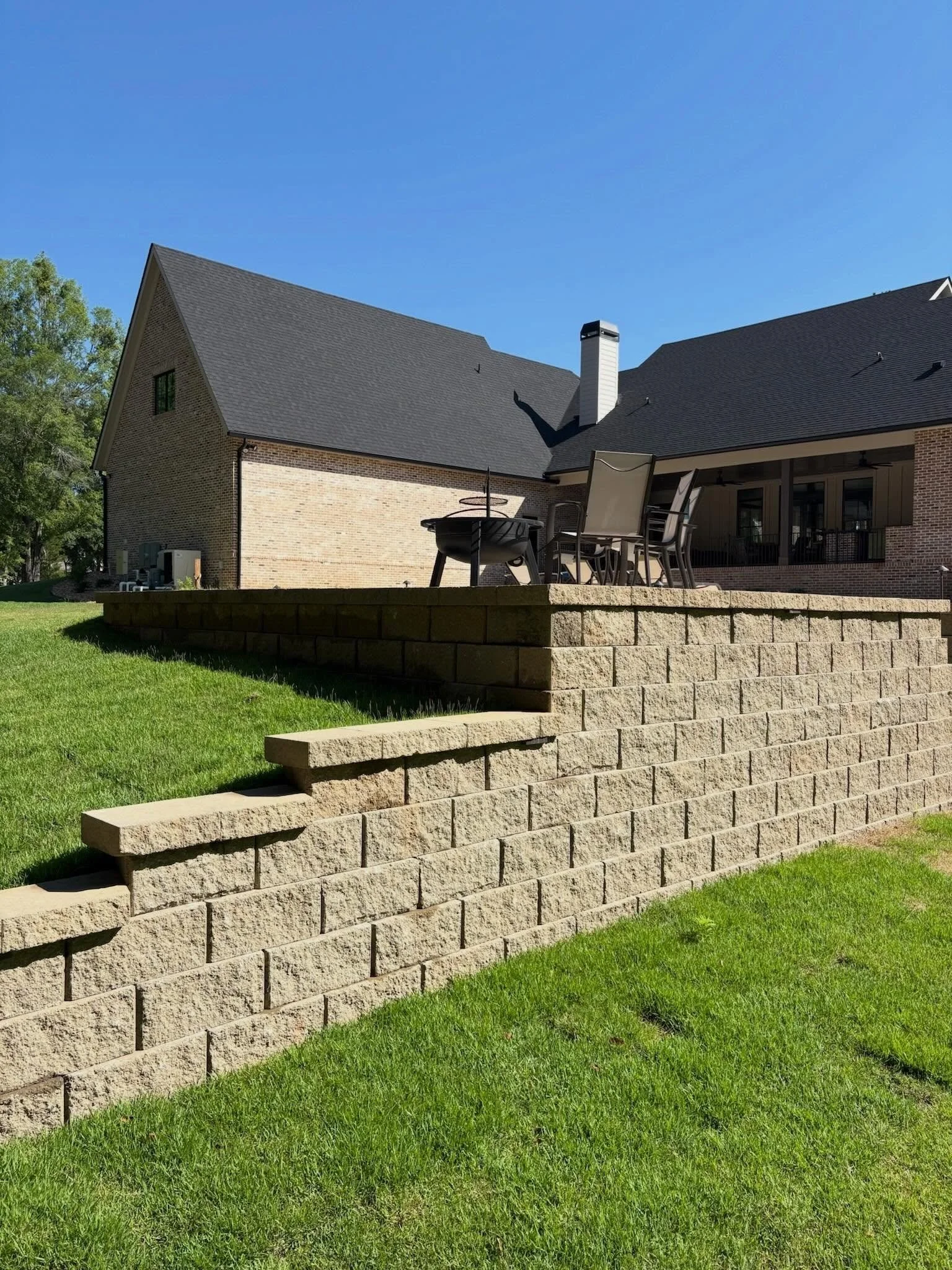 This project started in October 2025 with a comprehensive plan from @haleybrowningdesigns .
&bull;
Phase one was a plant package for the new build.
Phase two was the putting green and we wrapped up phase three last week with a @belgardoutdoorliving D