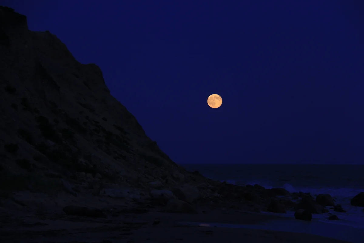 Block Island- SW point, Vail moonrise 124.JPG