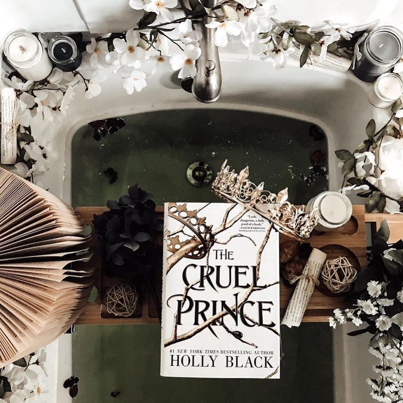 The way I fantasize of having a bath like this&hellip; ugh. It&rsquo;s had watching other people live your dreams. 📸: @booksandbrandy