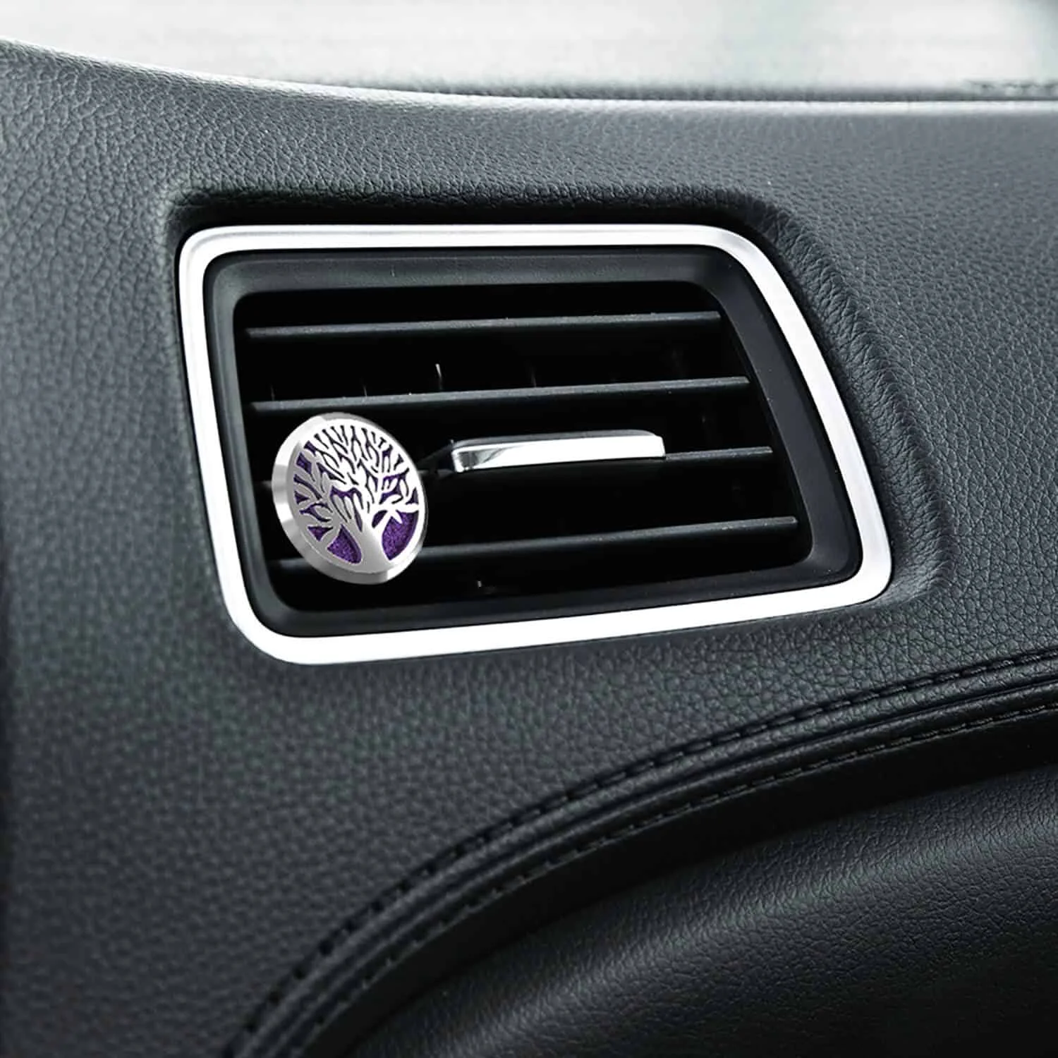 tol car diffuser on vent.jpg