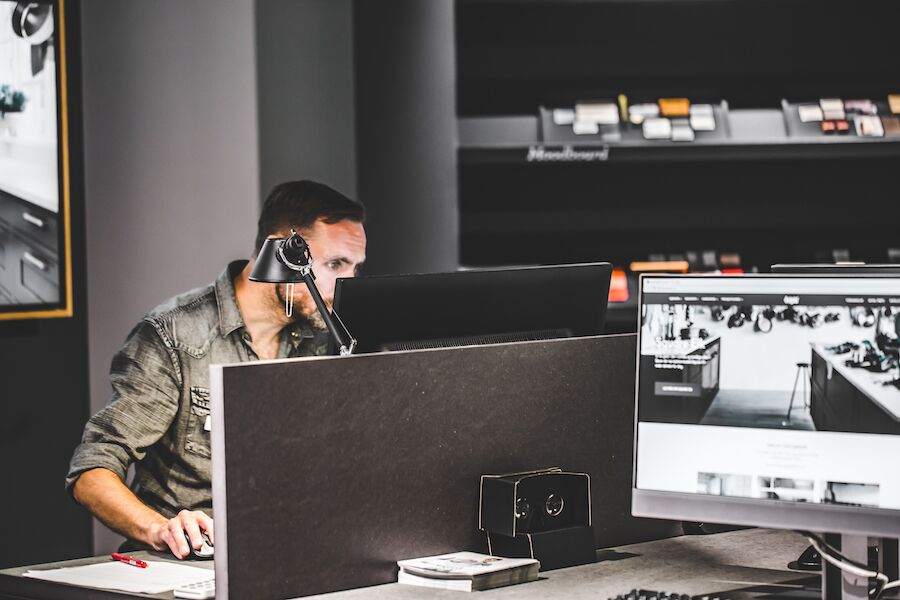Studio Sigdal Horisont bruker moderne teknologi for å nå nye målgrupper: Moodboards, techlab, digitalt tegneprogram og 3D-briller er viktige elementer hos oss, sier butikkleder Trond Kleivedal. 