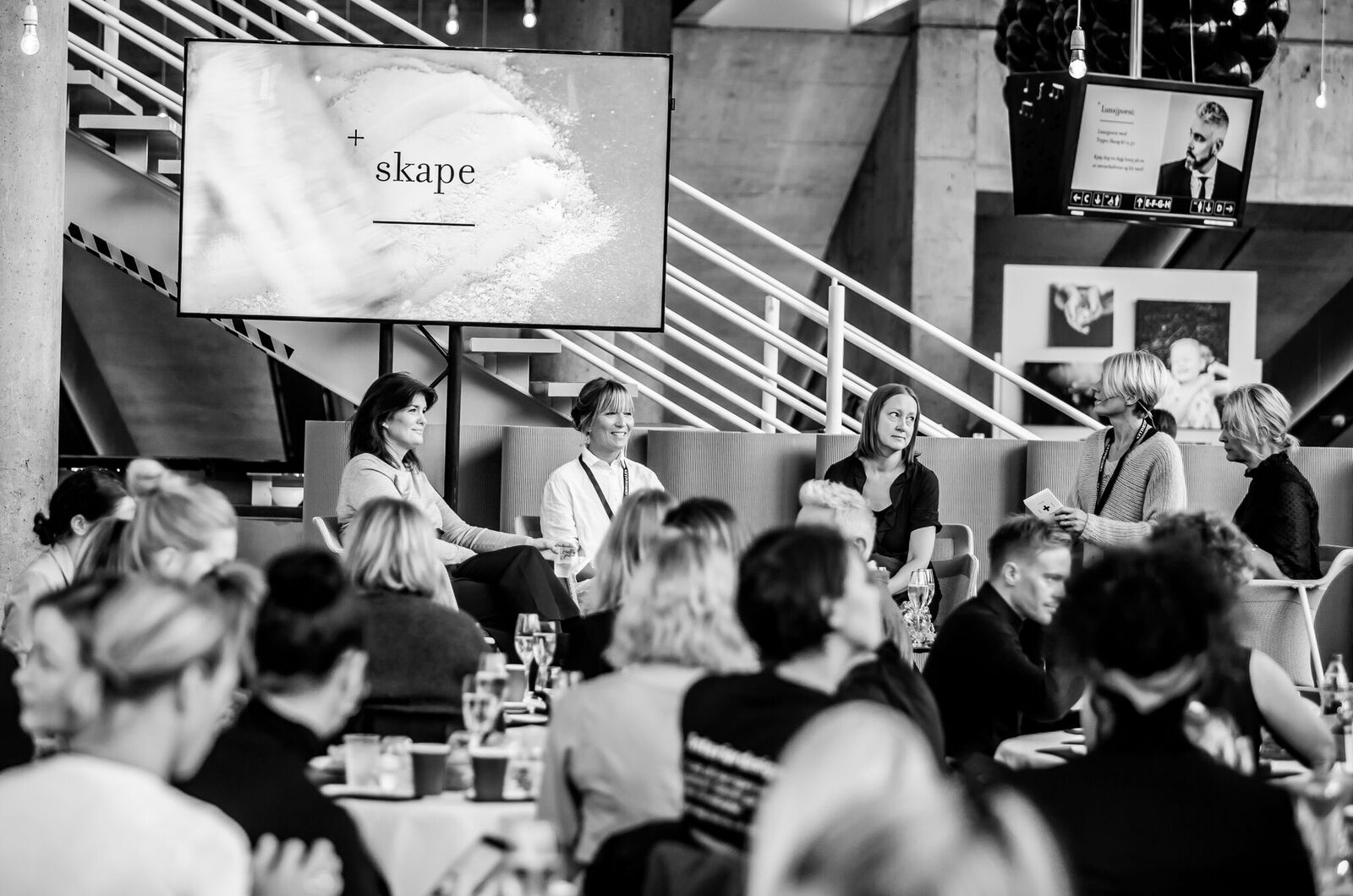 messe 11 tendens talck scene.jpeg