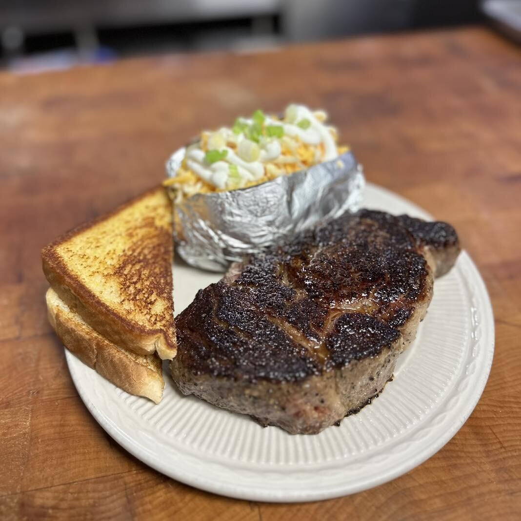 Bull Malarkey's Restaurant | Henrietta, Texas | Home Cooked Food | Burgers  | Steaks | Salads | Red Draws | Chicken Fried Steaks | Grilled Sandwiches 