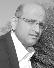 srini_bw.png