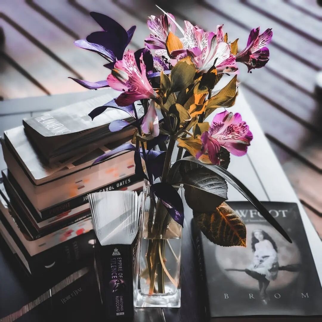 ✨️August Wrap up✨️

Happy Monday everyone 🤗 

Where has August gone? 
I finished this month's reading with two great books, The Empire of Silence and Slewfoot. It took me a while to get through TEoS, more or less due to limited time...it's not the b