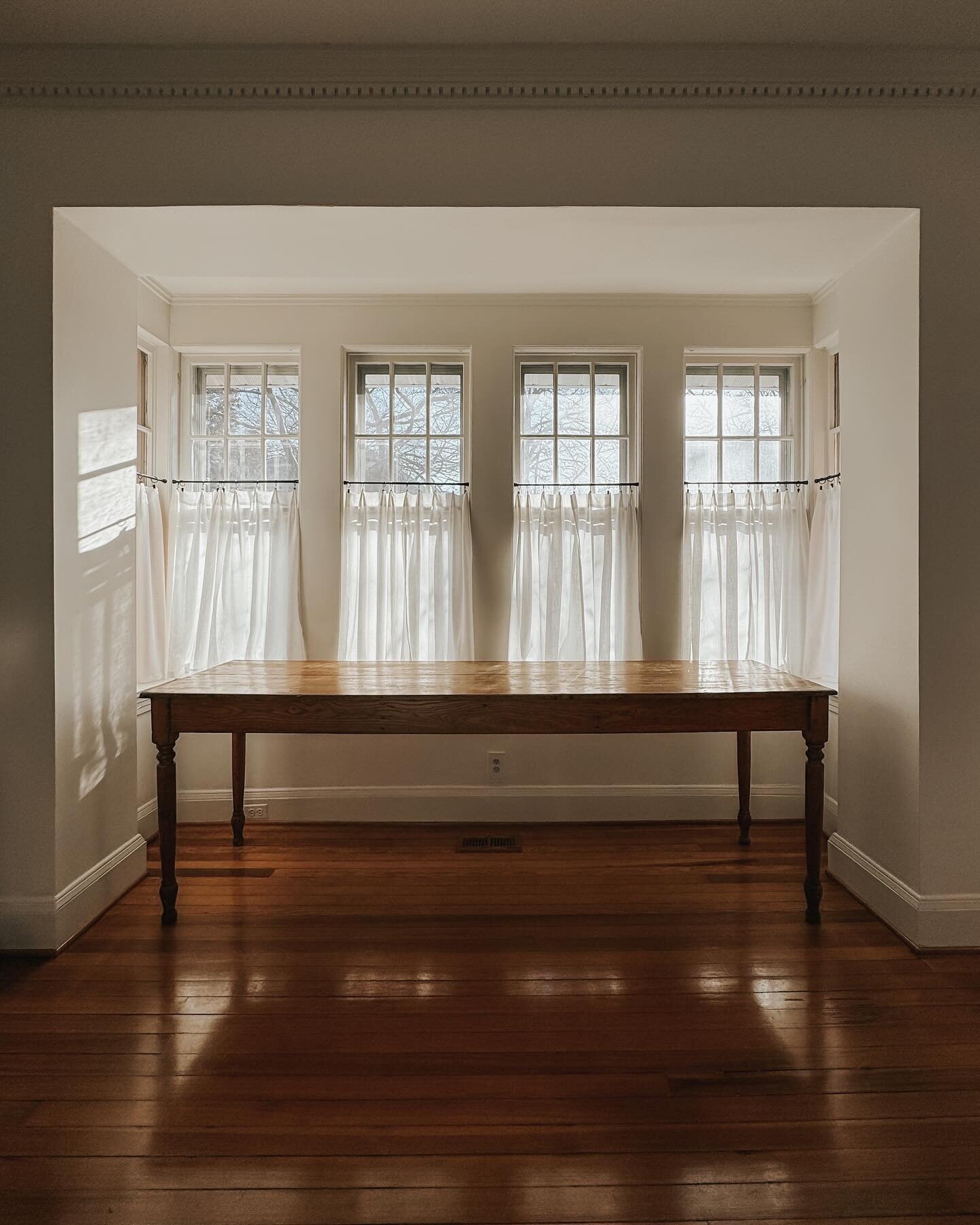 My latest Facebook marketplace buy 😍 an 8 ft long table from the 1800s. I silently screamed when I saw this listed. I knew I needed it, but couldn&rsquo;t quite figure out where I could put it. It has landed in my dining room adjacent to my dining r