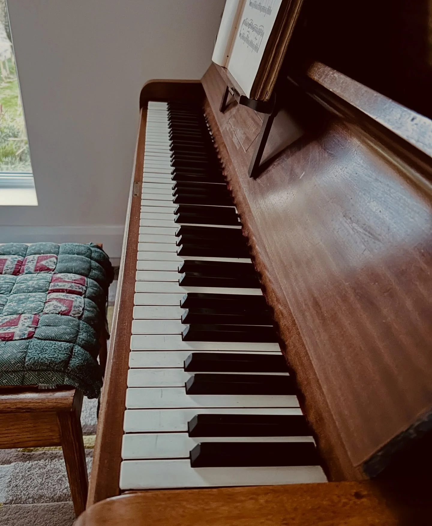 I&rsquo;d have made a video but the current tuning is 😣😱. Good to have the old family piano back near me. It&rsquo;s well travelled, more than it should have been put through. Thank you to the wonderful @kaleidoscopenight and @liobap for keeping it