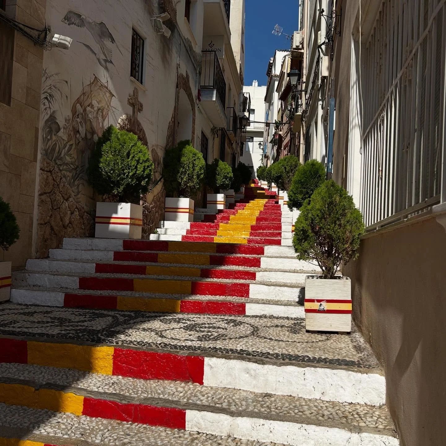 Calpe, Spain a short while back. A landmark in the old town. Echando de menos el sol.