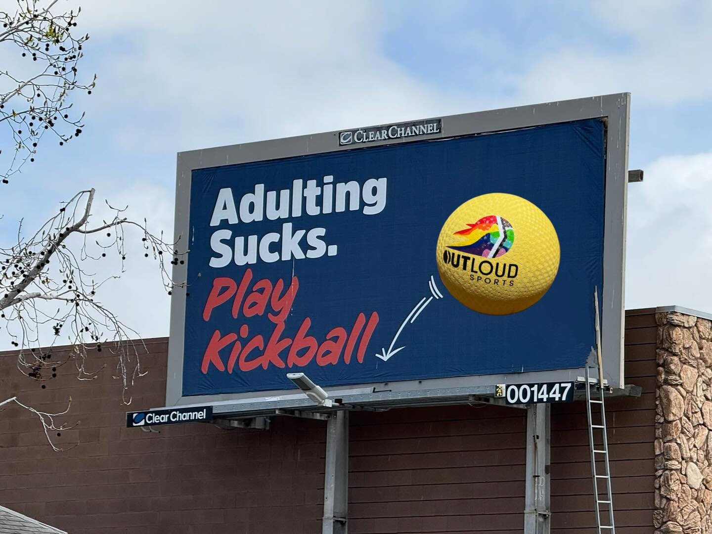A &ldquo;magical&rdquo; billboard :)