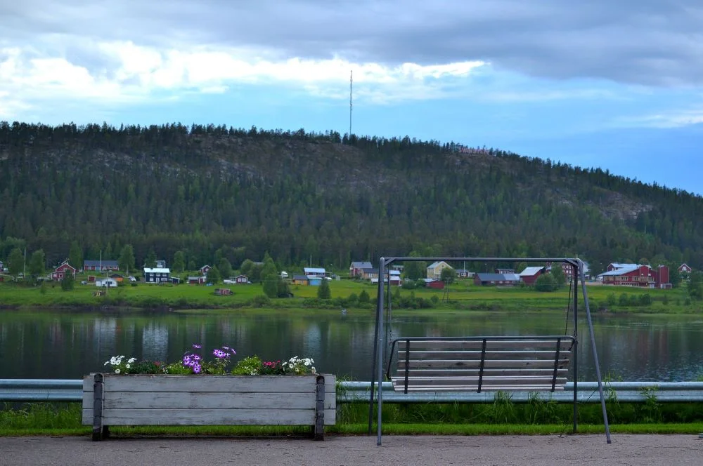 Kirkkaana päivänä Torniojoen yli voi nähdä jopa Ruotsiin asti.