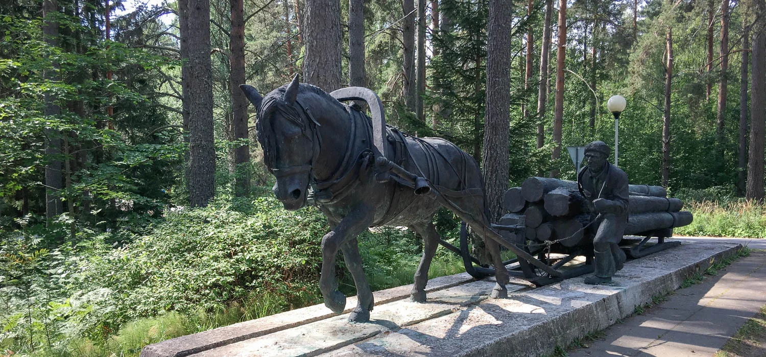 Kunnianosoitus entisaikojen työhevosille.