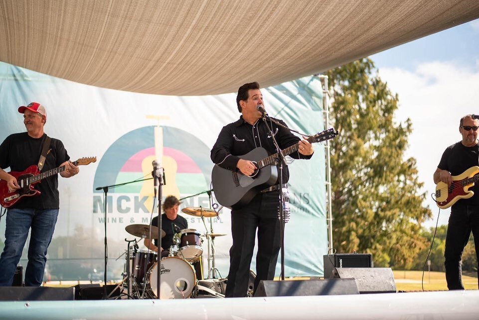 Get ready for a day packed with entertainment at the McKinney Wine and Music Festival, presented by @heb,  all thanks to @TexansCU! 🎶🍷

Here's the fantastic music lineup you can look forward to:
🕒 12:00pm-1:30pm: @DowntownFever 
🕒 1:45pm-3:15pm: 