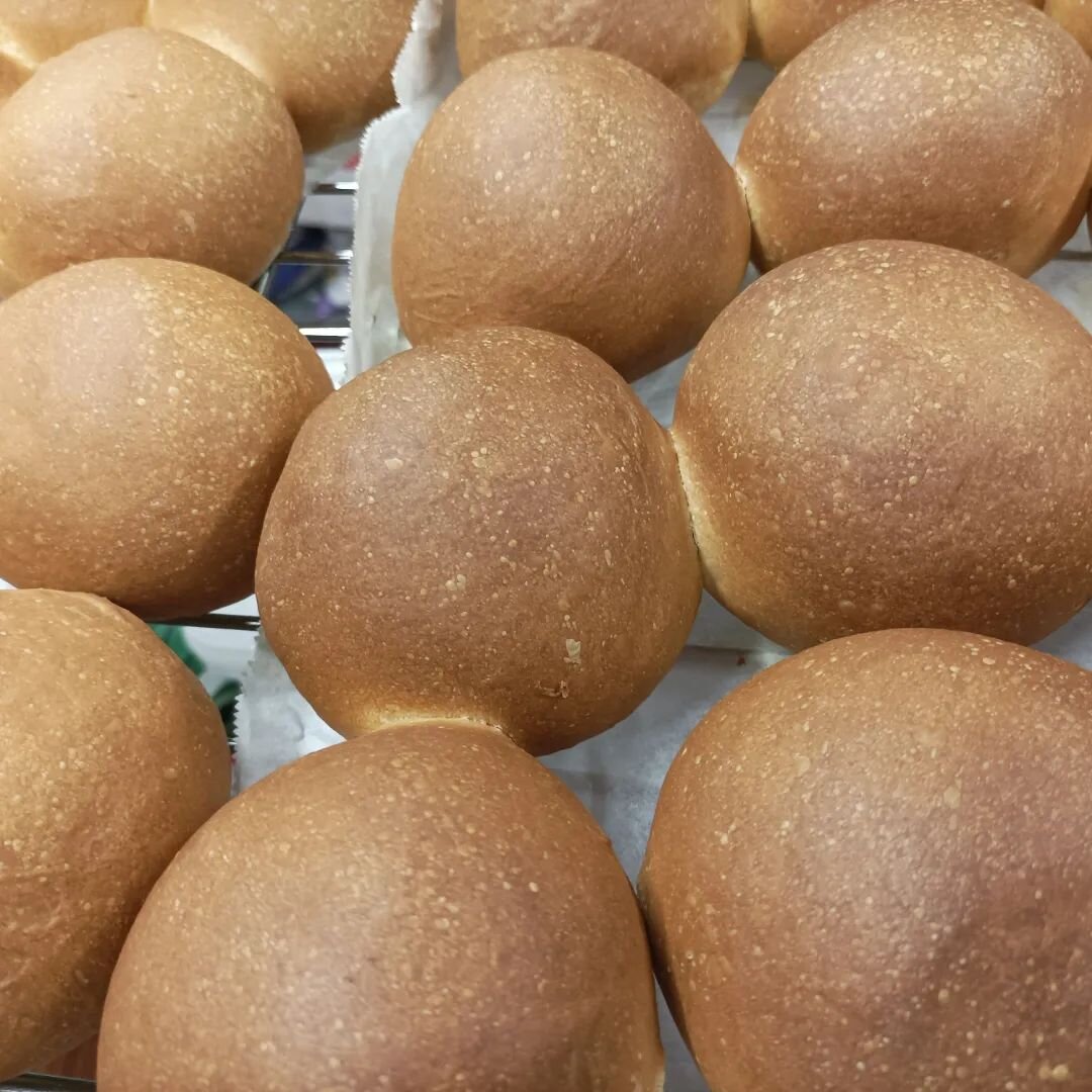 Trying to better ourselves inch by inch with that personal touch 💋 In house baked rolls for our homemade burgers, focaccia for our 'new kid on the block' toasties &amp; a solid favourite, our cinnamon swirlie-birds. Kitchen open from 6pm, 12noon Sat