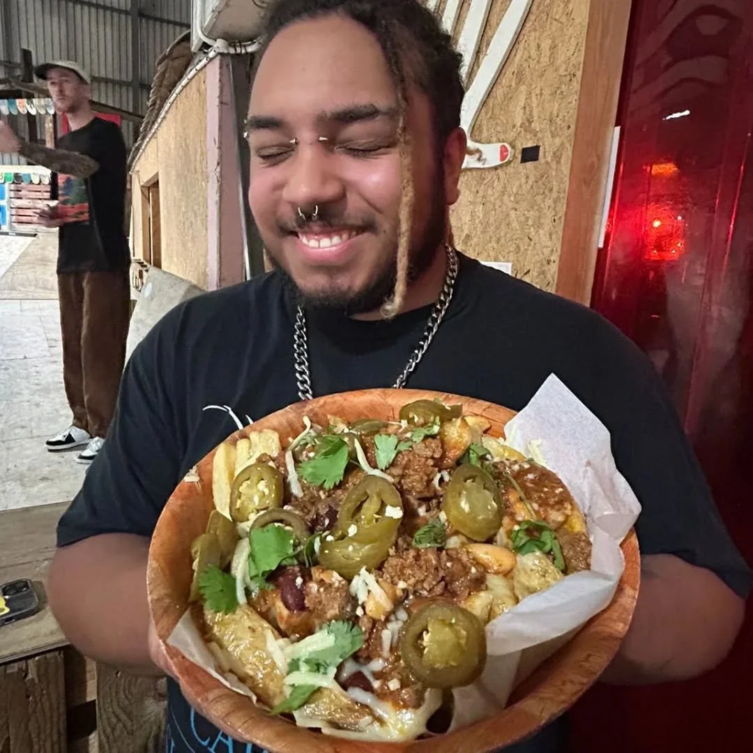 It's Friday 💥🍻👌🤘... which can mean only one thing!!!! Yes, a new episode of @ukthetraitors, but before that! 

DIRTY FRYDAYS!!!! and look how pleased Luther is to show you all! Vicious toppings on our hand cut double fried chips! The weekend star