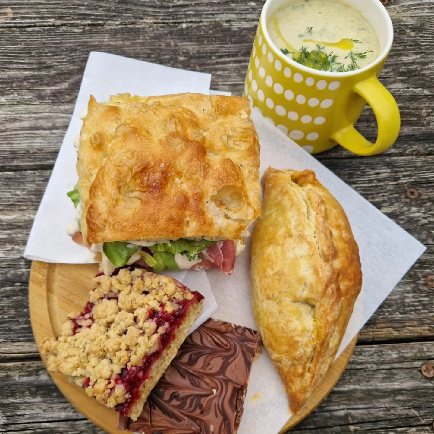 It's all change here this week. We noticed people were opting for smaller snacks and bites during the week over our main menu, so.... We've decided to go all out on the cakes and bakes Tuesday to Thursday, and offer our full menu just on Fridays to S