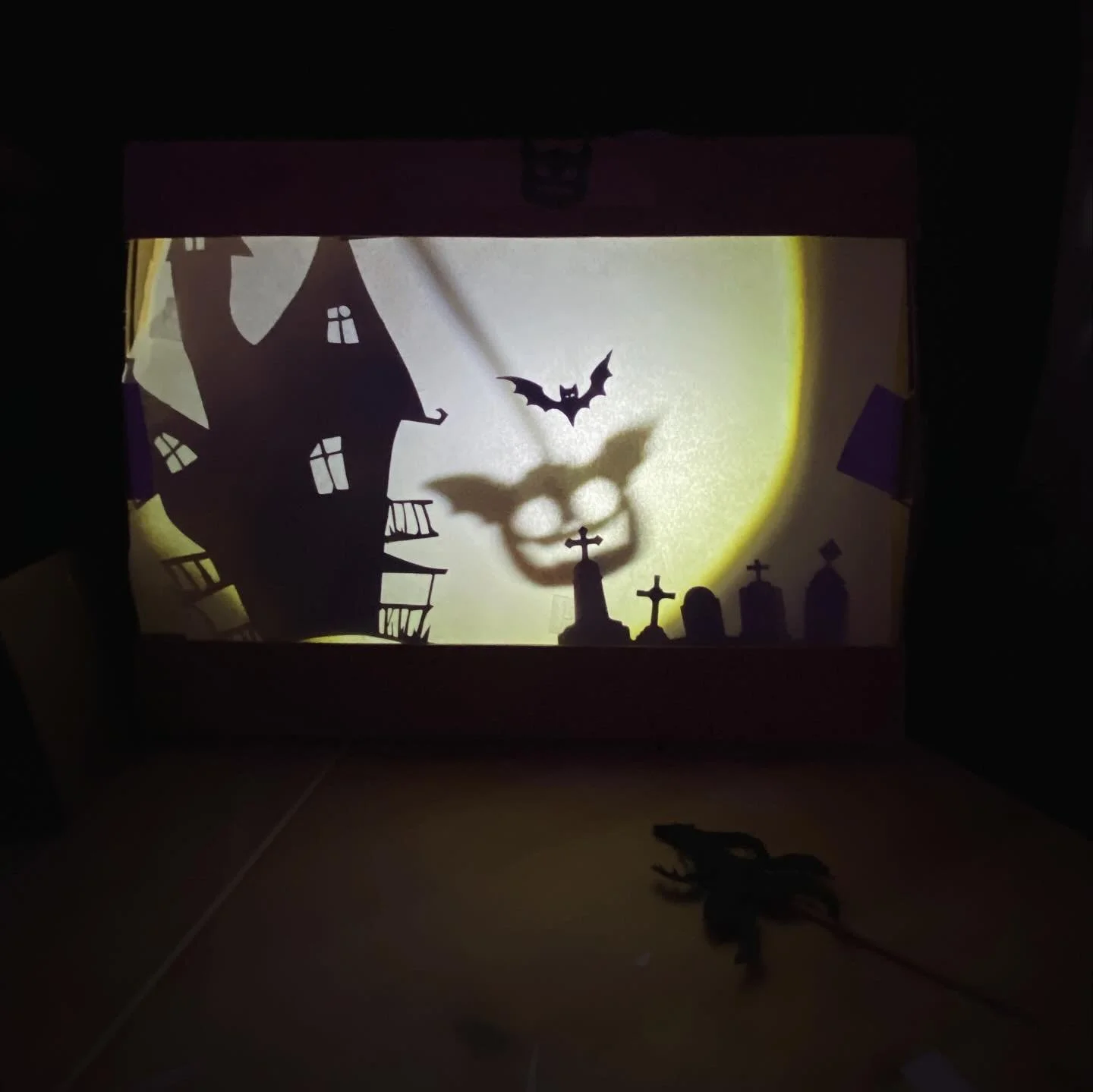 Thanks to everyone for coming to our shadow workshop today, it was a blast! Spooky scenes galore ๐ค๐ค๐ค Thought we’d share a little@bit@of the mayhem . 
Next chance for a kids workshop will be skate bats day camp with Nia … jump on it, l