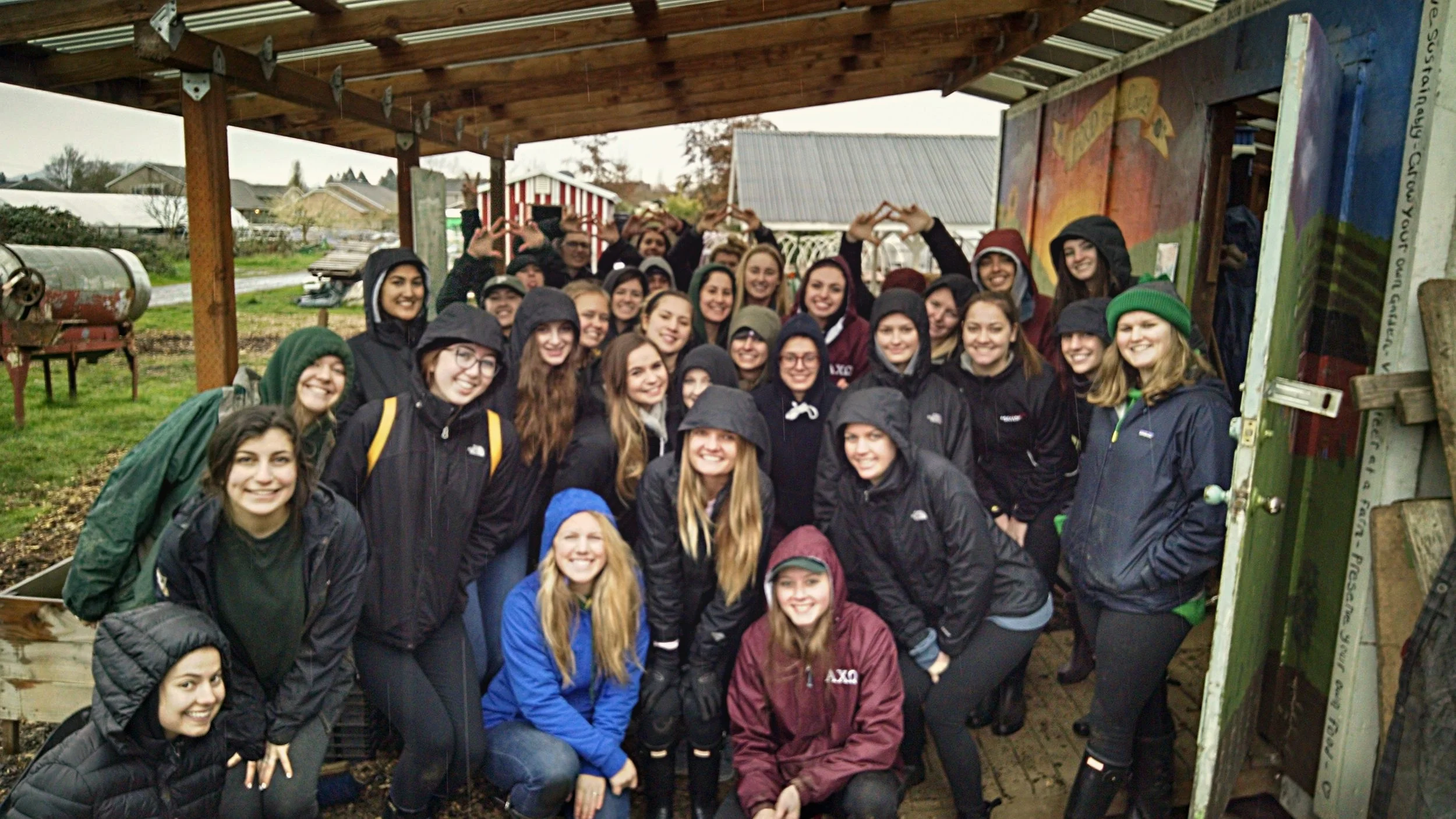 Alpha Chi Omega sorority volunteer group, going with the flow