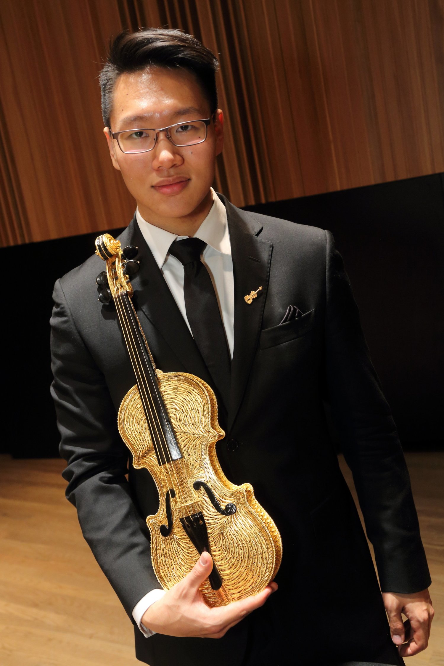 The Golden Violin Award, established with a visionary gift from Mr. Seymour Schulich in 2006, is one of the most significant prizes in Music in Canada. I was honoured to win the award in 2014. Photo: Owen Egan.