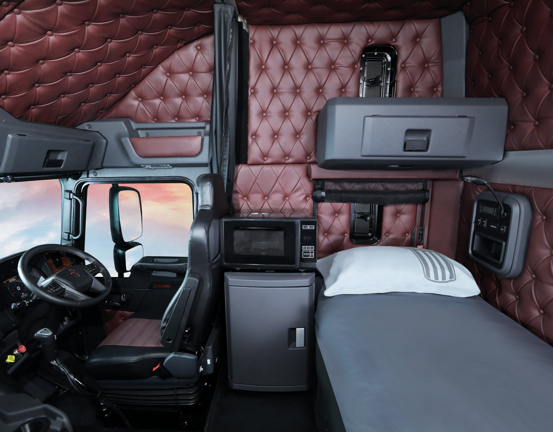 K220-2-8m-Cab-with-Single-Bunk-1920x1500-1.jpg