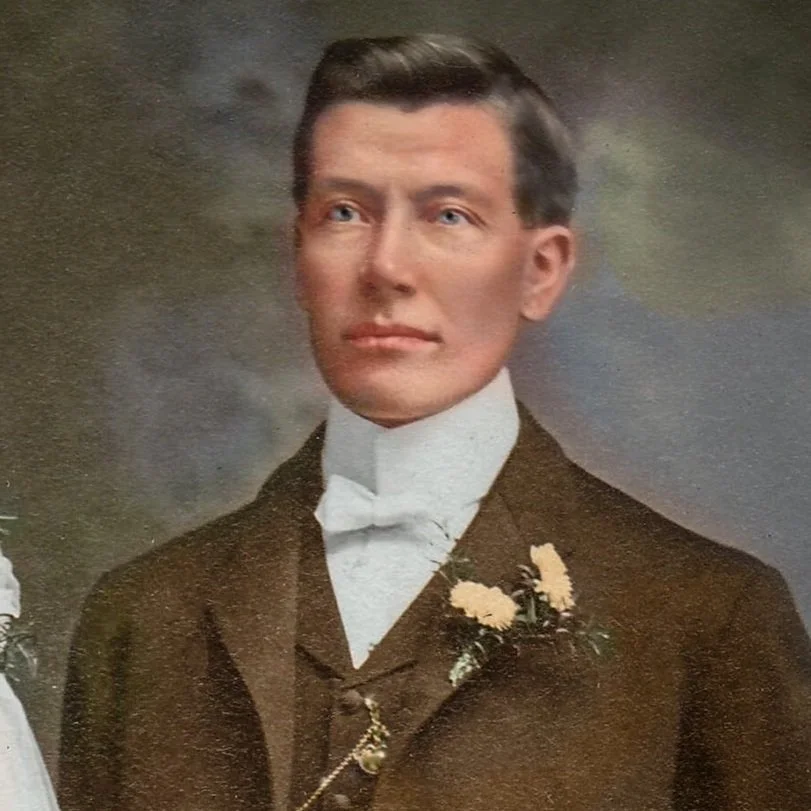 Vintage_Bride_and_Groom.jpg