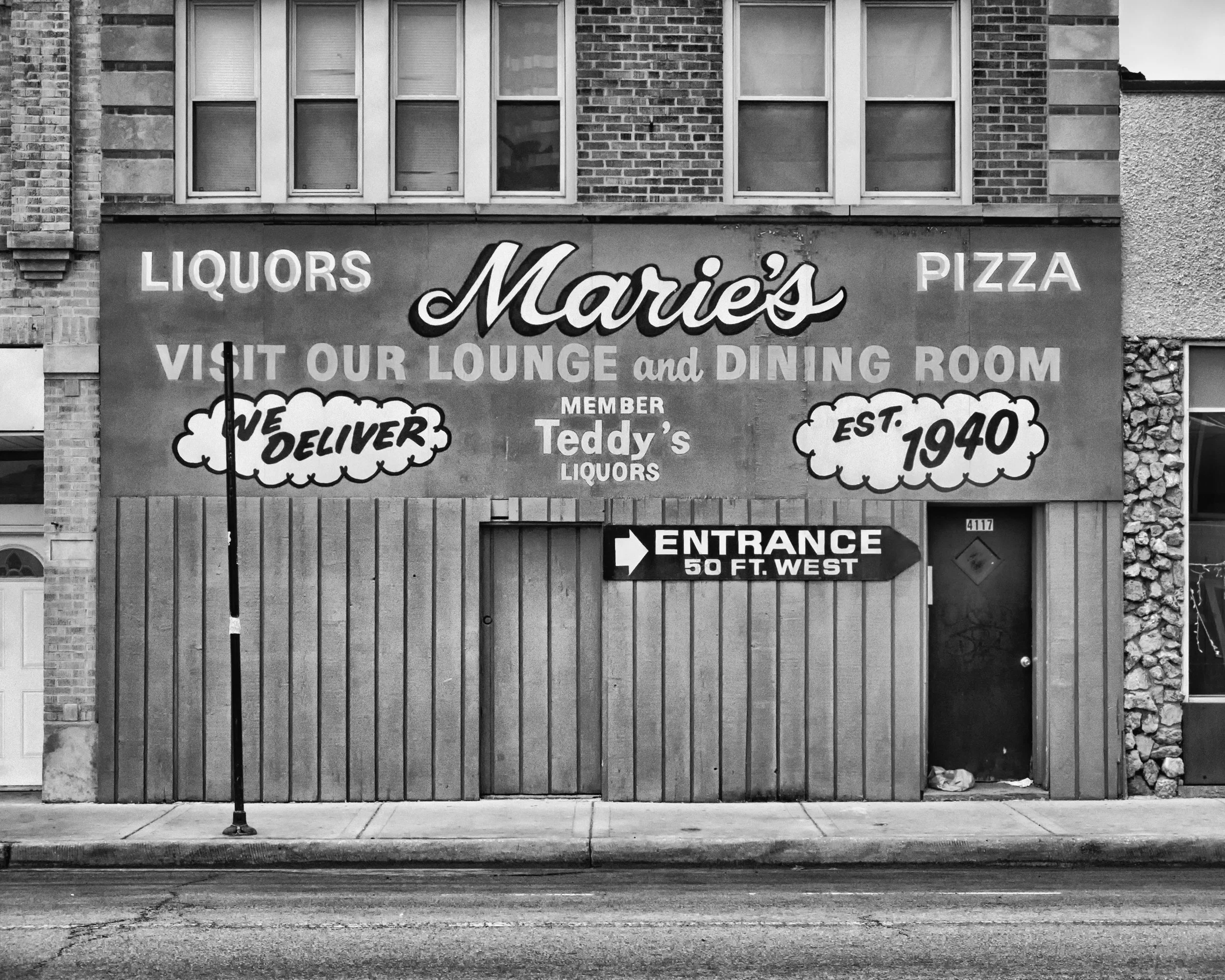 MariesPizza-8x10-BW.jpg