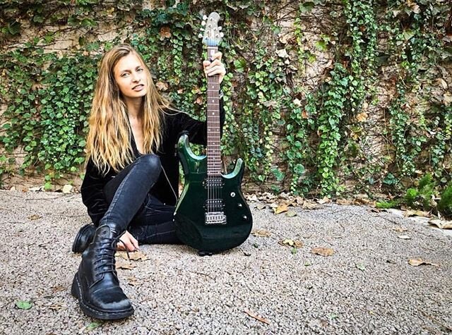 Get to know the badass @aniacakess, female guitarist and songwriter from Poland based out of Los Angeles. Ania&rsquo;s blend of rock &amp; roll features melodic &amp; aggressive female vocals, modern synth textures and killer guitar solos. This babe 