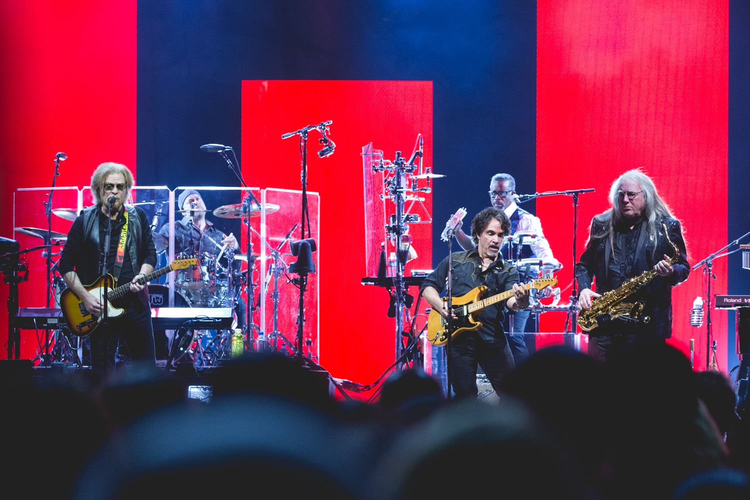 hall-and-oates-oracle-arena-oakland.jpg